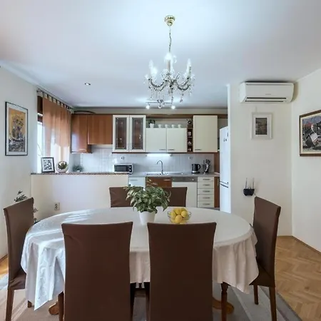 In Kastel Novi With Terrace, Air Conditioning, W-lan, Washing Machine 5104-1 Apartment