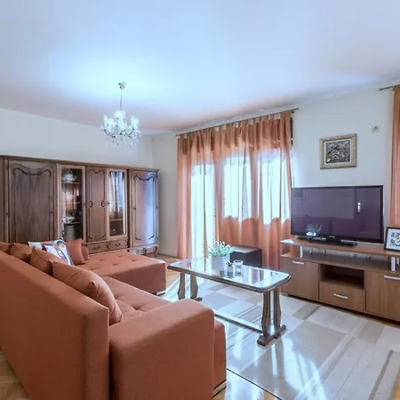 Apartment In Kastel Novi With Terrace, Air Conditioning, W-lan, Washing Machine 5104-1 Kastela