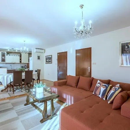 In Kastel Novi With Terrace, Air Conditioning, W-lan, Washing Machine 5104-1 Apartment *