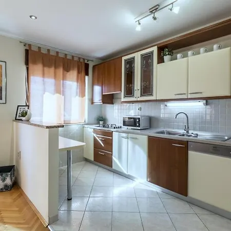 In Kastel Novi With Terrace, Air Conditioning, W-lan, Washing Machine 5104-1 * Kastela