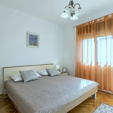 In Kastel Novi With Terrace, Air Conditioning, W-lan, Washing Machine 5104-1 * Kastela