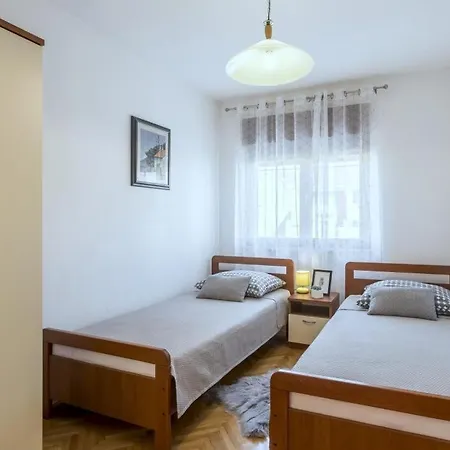 Apartment In Kastel Novi With Terrace, Air Conditioning, W-lan, Washing Machine 5104-1 Kastela