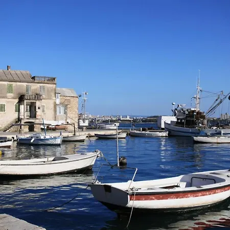 Apartment In Kastel Novi With Terrace, Air Conditioning, W-lan, Washing Machine 5104-1 Kastela